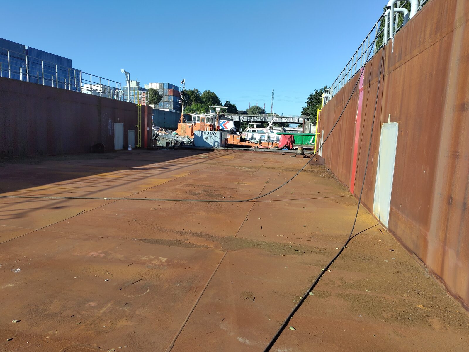 Patentslip der Schiffswerft M. A. Flint mit aufgeschlipptem Schiff